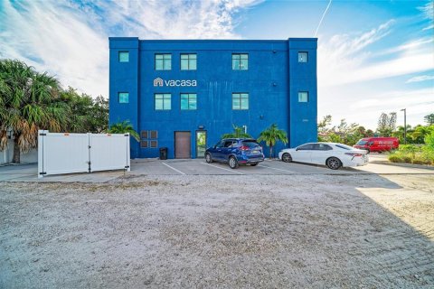 Immobilier commercial à vendre à Holmes Beach, Floride: 796.54 m2 № 2406290 - photo 12