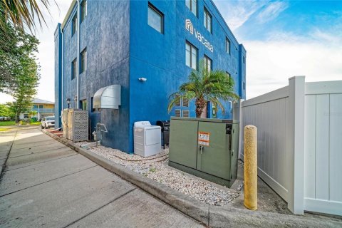 Immobilier commercial à vendre à Holmes Beach, Floride: 796.54 m2 № 2406290 - photo 14