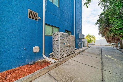 Immobilier commercial à vendre à Holmes Beach, Floride: 796.54 m2 № 2406290 - photo 10