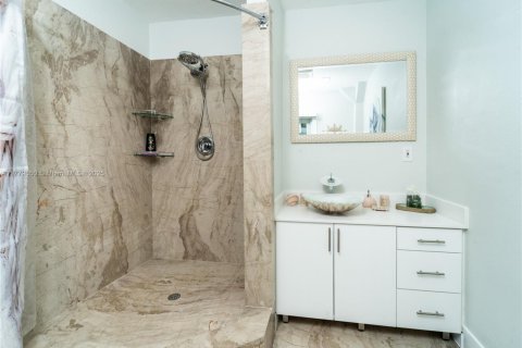 House in Key Largo, Florida 3 bedrooms, 170.1 sq.m. № 1714919 - photo 12
