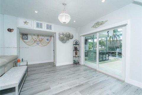 House in Key Largo, Florida 3 bedrooms, 170.1 sq.m. № 1714919 - photo 6