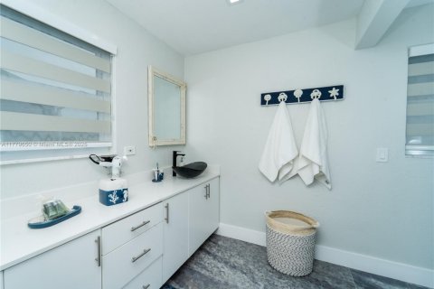 House in Key Largo, Florida 3 bedrooms, 170.1 sq.m. № 1714919 - photo 25