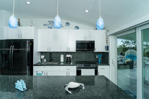House in Key Largo, Florida 3 bedrooms, 170.1 sq.m. № 1714919 - photo 15