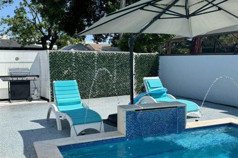 House in Hialeah, Florida 3 bedrooms, 111.85 sq.m. № 1657669 - photo 21