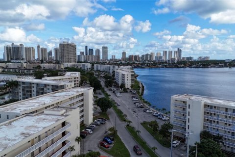 Condo in Aventura, Florida, 1 bedroom № 1992119 - photo 22
