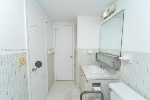 Condo in Aventura, Florida, 1 bedroom № 1992119 - photo 14