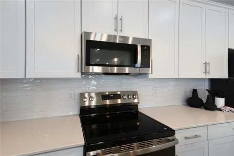 Casa en venta en Leesburg, Florida, 5 dormitorios, 281.49 m2 № 2230532 - foto 8