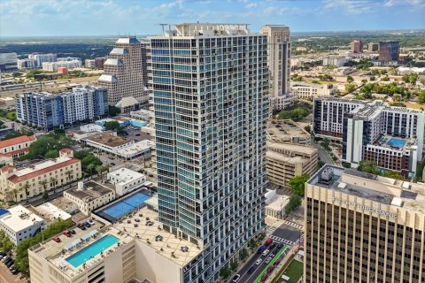 Condo in Orlando, Florida, 2 bedrooms № 2093420 - photo 30