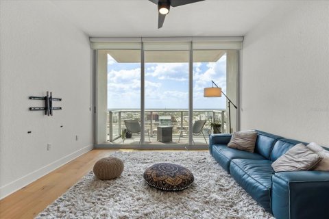 Condo in Orlando, Florida, 2 bedrooms № 2093420 - photo 12