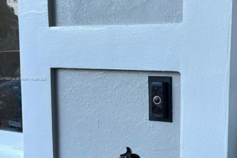 Commercial property in Miami, Florida 115.94 sq.m. № 2022767 - photo 9