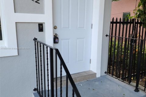 Commercial property in Miami, Florida 115.94 sq.m. № 2022767 - photo 13