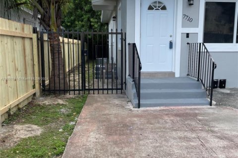 Commercial property in Miami, Florida 115.94 sq.m. № 2022767 - photo 6