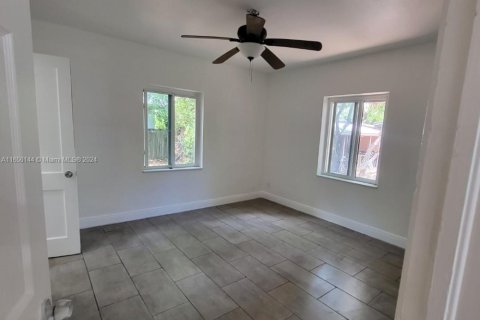 Commercial property in Miami, Florida 115.94 sq.m. № 2022767 - photo 18