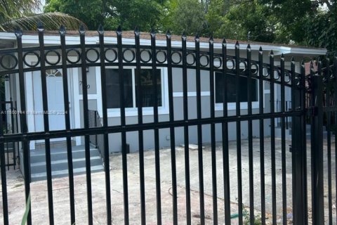 Commercial property in Miami, Florida 115.94 sq.m. № 2022767 - photo 11