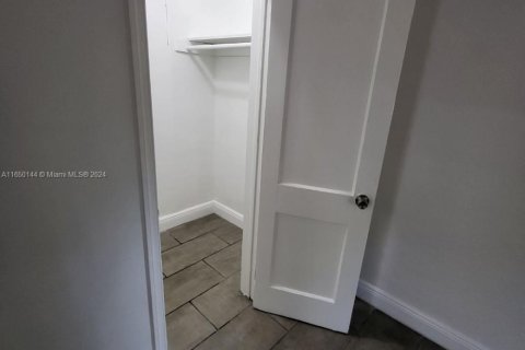 Commercial property in Miami, Florida 115.94 sq.m. № 2022767 - photo 19