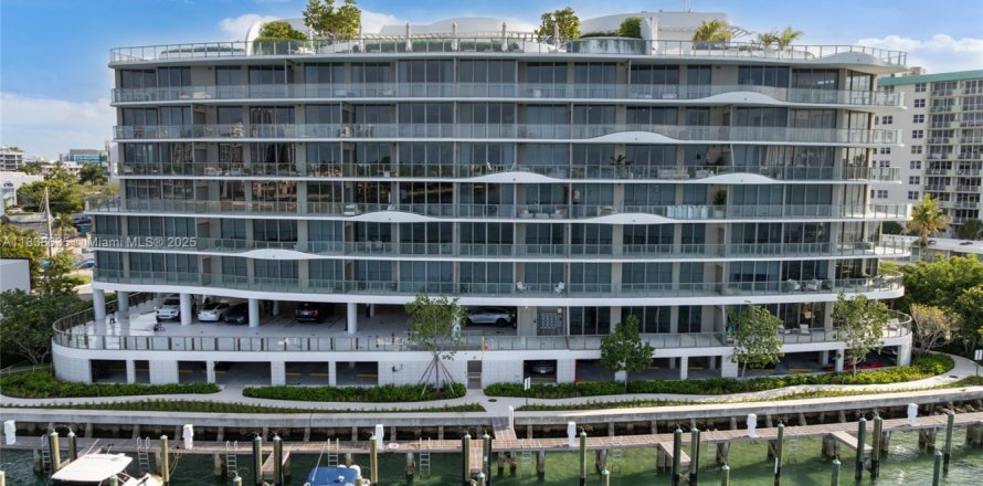 Condo in Bay Harbor Islands, Florida, 2 bedrooms № 1826111