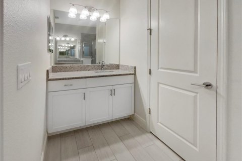Duplex in Sarasota, Florida 2 bedrooms, 146.69 sq.m. № 1385137 - photo 19