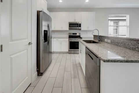Duplex in Sarasota, Florida 2 bedrooms, 146.69 sq.m. № 1385137 - photo 6