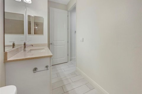 Duplex in Sarasota, Florida 2 bedrooms, 146.69 sq.m. № 1385137 - photo 13