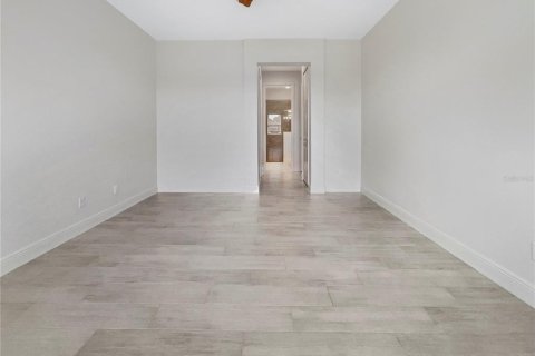 Duplex in Sarasota, Florida 2 bedrooms, 146.69 sq.m. № 1385137 - photo 5