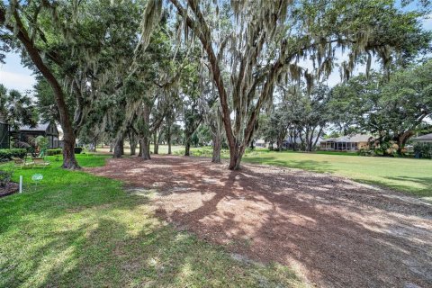 House in The Villages, Florida 3 bedrooms, 171.13 sq.m. № 2199265 - photo 23