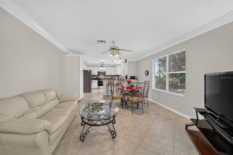 House in The Villages, Florida 3 bedrooms, 171.13 sq.m. № 2199265 - photo 9