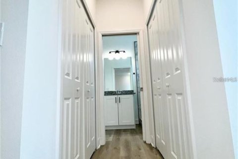 Commercial property in Tampa, Florida 6 bedrooms, 300.17 sq.m. № 1718093 - photo 10