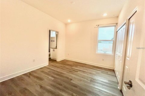 Commercial property in Tampa, Florida 6 bedrooms, 300.17 sq.m. № 1718093 - photo 7