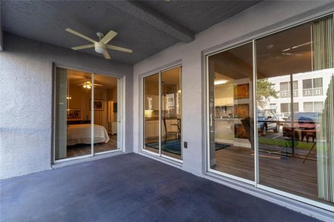 Condo in Tampa, Florida, 2 bedrooms  № 1870584 - photo 25