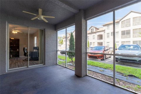 Condo in Tampa, Florida, 2 bedrooms  № 1870584 - photo 24