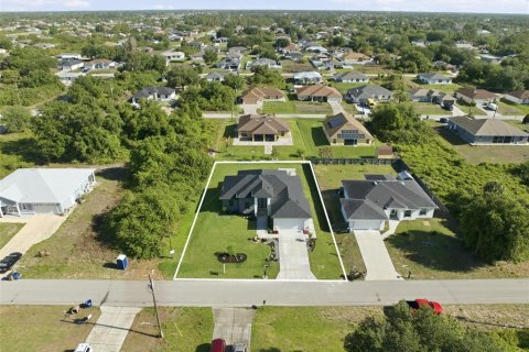 House in Lehigh Acres, Florida 3 bedrooms, 170.29 sq.m. № 2349765 - photo 27