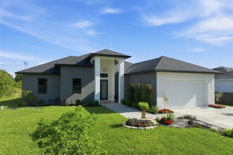House in Lehigh Acres, Florida 3 bedrooms, 170.29 sq.m. № 2349765 - photo 3