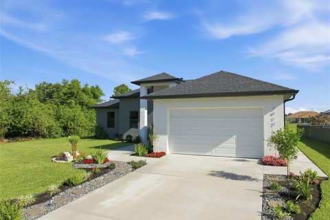 House in Lehigh Acres, Florida 3 bedrooms, 170.29 sq.m. № 2349765 - photo 2