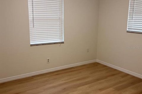 Casa en alquiler en Saint Petersburg, Florida, 4 dormitorios, 157.19 m2 № 2112532 - foto 6