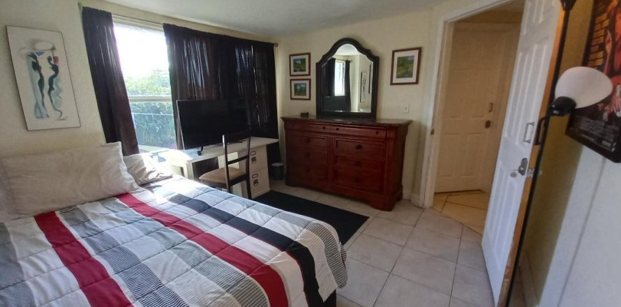 Villa ou maison à West Palm Beach, Floride 7 chambres, 214.33 m2 № 1177137