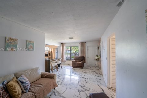 Villa ou maison à vendre à Miami Gardens, Floride: 3 chambres, 151.06 m2 № 2432527 - photo 13