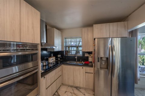 Villa ou maison à vendre à Miami Gardens, Floride: 3 chambres, 151.06 m2 № 2432527 - photo 23