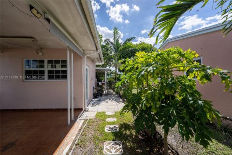 Villa ou maison à vendre à Miami Gardens, Floride: 3 chambres, 151.06 m2 № 2432527 - photo 6