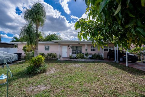 Villa ou maison à Miami Gardens, Floride 3 chambres, 151.06 m2 № 2432527
