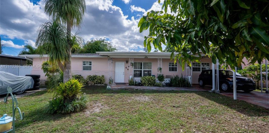 Villa ou maison à Miami Gardens, Floride 3 chambres, 151.06 m2 № 2432527