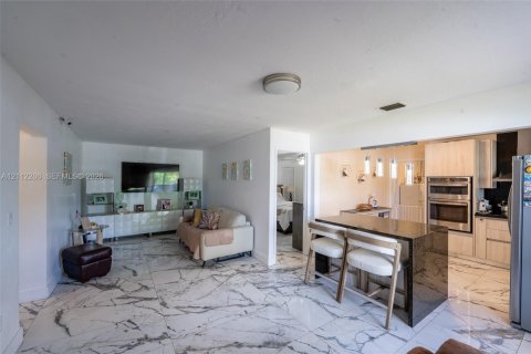 Villa ou maison à vendre à Miami Gardens, Floride: 3 chambres, 151.06 m2 № 2432527 - photo 12