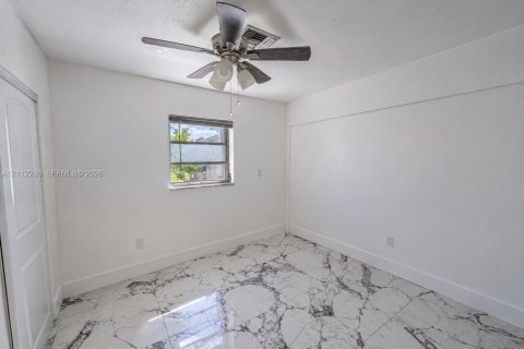 Villa ou maison à vendre à Miami Gardens, Floride: 3 chambres, 151.06 m2 № 2432527 - photo 21