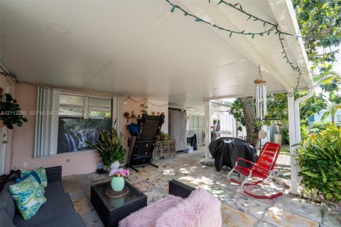 Villa ou maison à vendre à Miami Gardens, Floride: 3 chambres, 151.06 m2 № 2432527 - photo 7