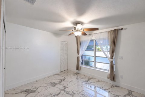 Villa ou maison à vendre à Miami Gardens, Floride: 3 chambres, 151.06 m2 № 2432527 - photo 18
