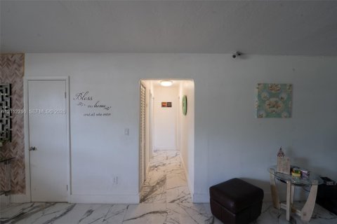 Villa ou maison à vendre à Miami Gardens, Floride: 3 chambres, 151.06 m2 № 2432527 - photo 15