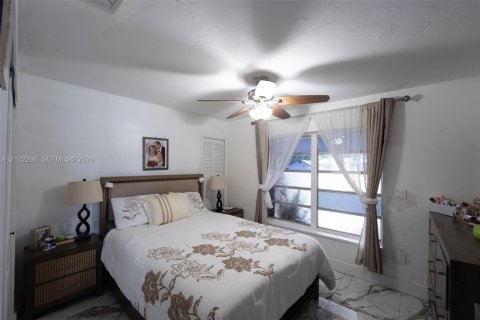 Villa ou maison à vendre à Miami Gardens, Floride: 3 chambres, 151.06 m2 № 2432527 - photo 17