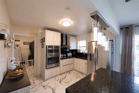Villa ou maison à vendre à Miami Gardens, Floride: 3 chambres, 151.06 m2 № 2432527 - photo 16