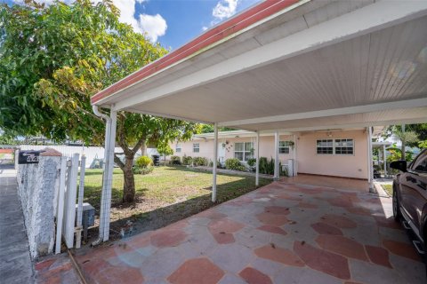 Villa ou maison à vendre à Miami Gardens, Floride: 3 chambres, 151.06 m2 № 2432527 - photo 5