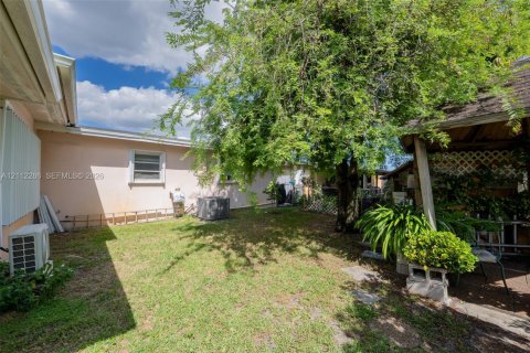 Villa ou maison à vendre à Miami Gardens, Floride: 3 chambres, 151.06 m2 № 2432527 - photo 10