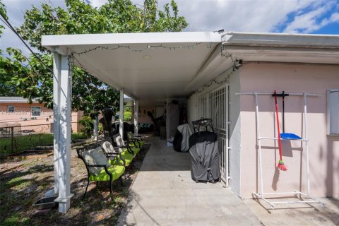 Villa ou maison à vendre à Miami Gardens, Floride: 3 chambres, 151.06 m2 № 2432527 - photo 9
